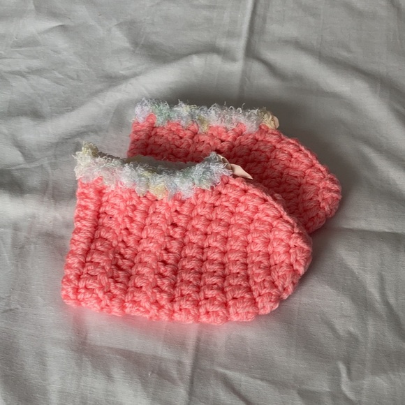 Hand crochet baby slipper - Picture 2 of 2